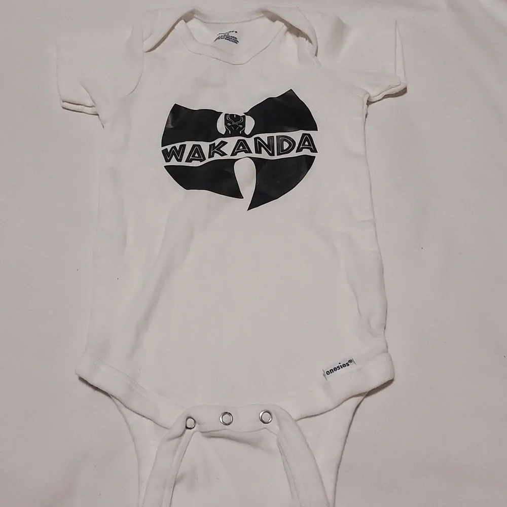 WAKANDA Gerber one piece size 18M new without tag never worn 100%cotton